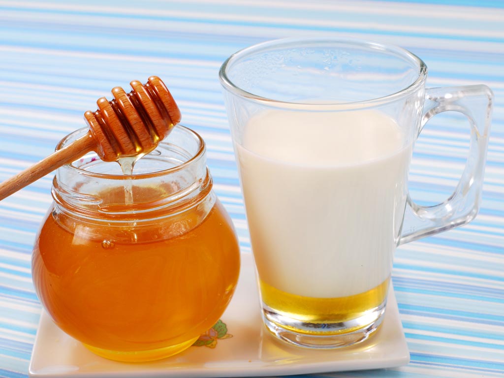 Детокс рецепт: Ореховое молоко с ванилью и мёдом
